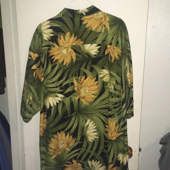 Tommy Bahama button down - Picture 3 of 3